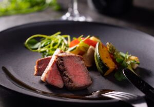 【試食会】《貸切だから叶う出来立ての料理》味や見た目はもちろん、出来立てにとことんこだわったフランス料理。このブライダルフェアだけの豪華お肉料理試食をご提供♪出来立ての試食をお楽しみください！